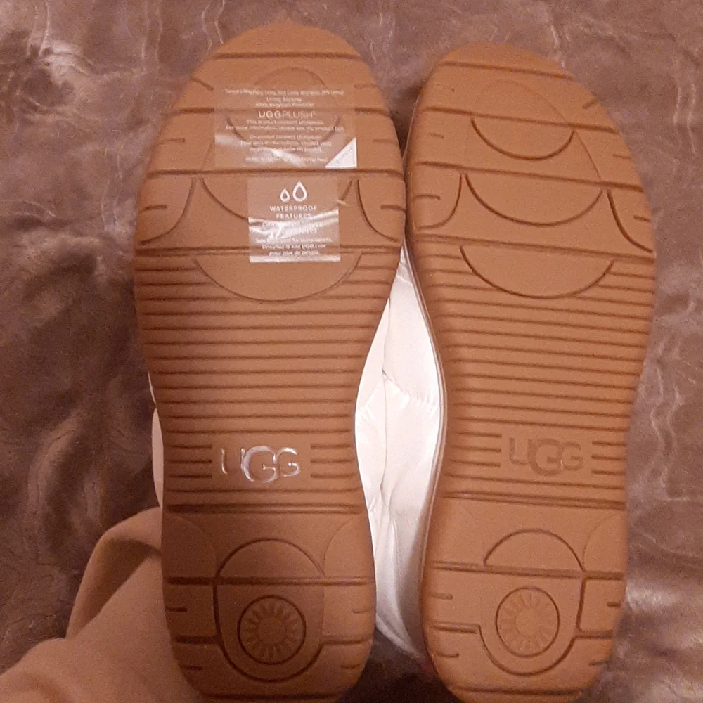 UGG *NEW* front zip winter boots - Picture 8 of 9